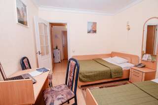Отель Гостиница Украина Чернигов Стандартный двухместный номер с 2 отдельными кроватями-2