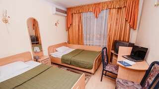 Отель Гостиница Украина Чернигов Стандартный двухместный номер с 2 отдельными кроватями-3